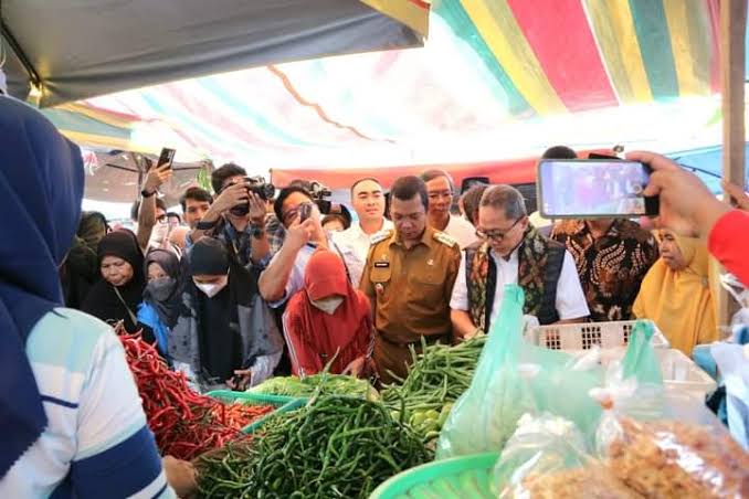 PJ Walikota Pekanbaru Tinjau Harga Kebutuhan Pokok Di Pasar Cik Puan